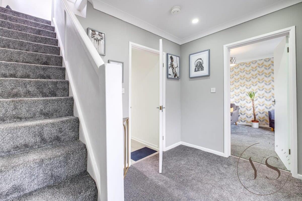 Stylish 3Br Home - Beautiful Garden - Parking West Bromwich Buitenkant foto