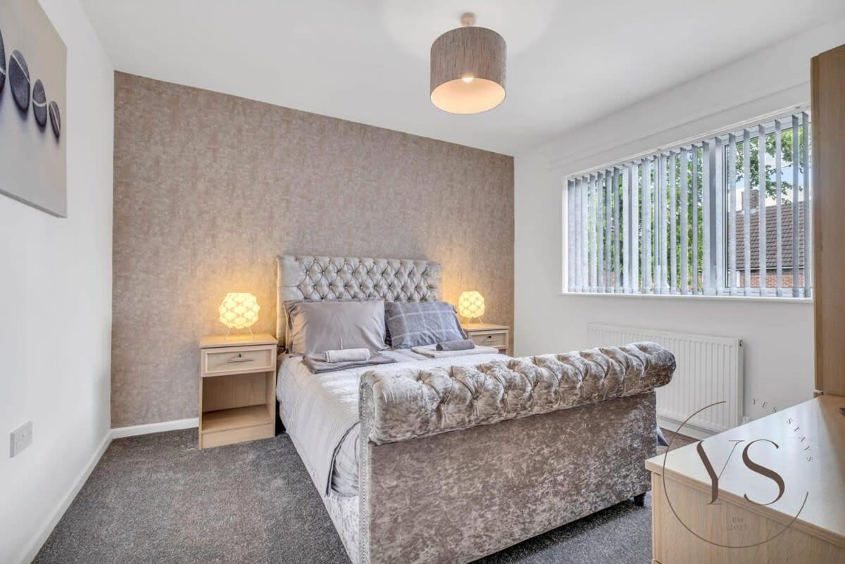 Stylish 3Br Home - Beautiful Garden - Parking West Bromwich Buitenkant foto