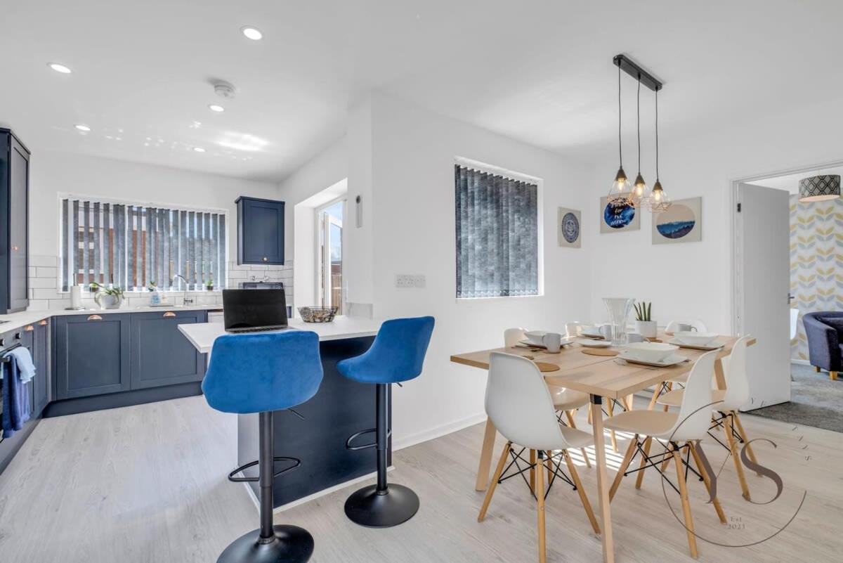 Stylish 3Br Home - Beautiful Garden - Parking West Bromwich Buitenkant foto