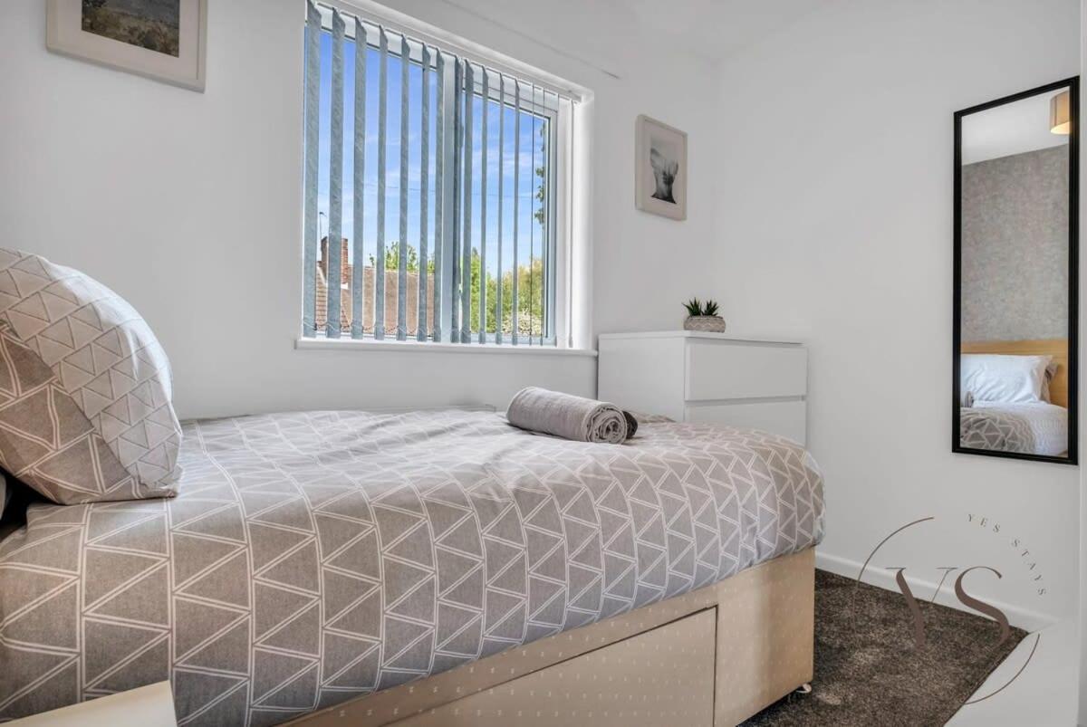 Stylish 3Br Home - Beautiful Garden - Parking West Bromwich Buitenkant foto