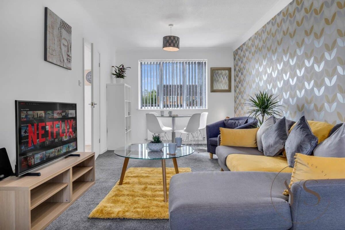 Stylish 3Br Home - Beautiful Garden - Parking West Bromwich Buitenkant foto