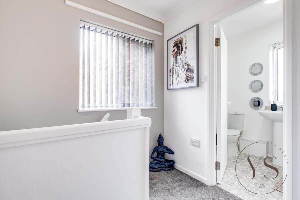 Stylish 3Br Home - Beautiful Garden - Parking West Bromwich Buitenkant foto