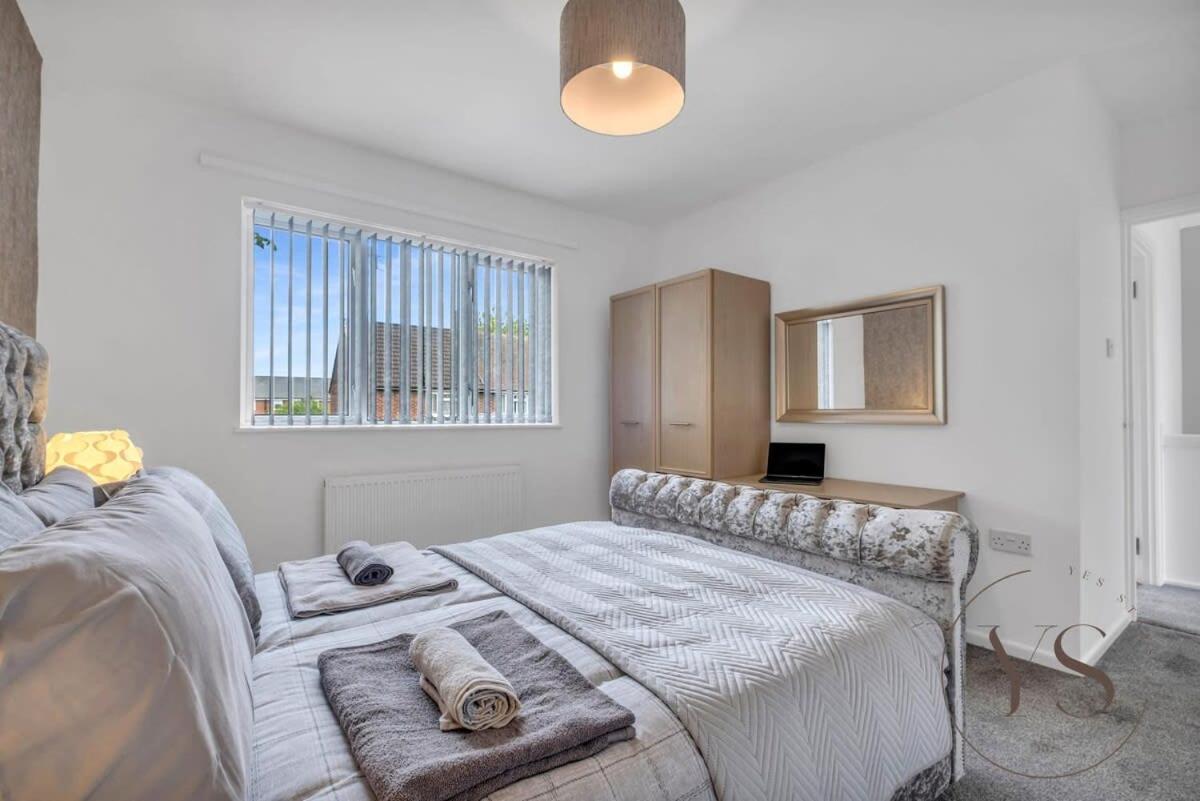 Stylish 3Br Home - Beautiful Garden - Parking West Bromwich Buitenkant foto