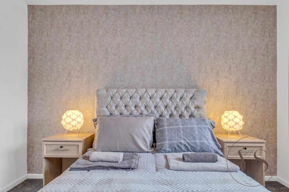 Stylish 3Br Home - Beautiful Garden - Parking West Bromwich Buitenkant foto