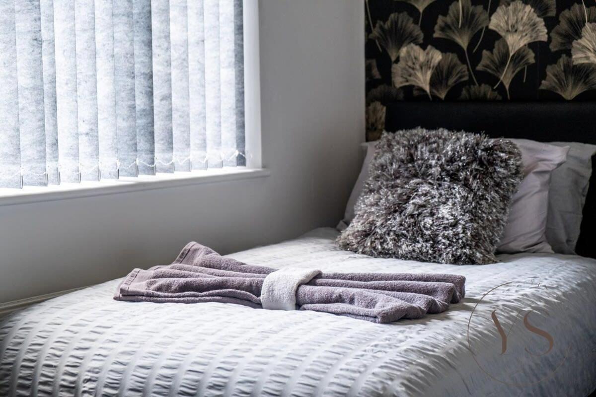 Stylish 3Br Home - Beautiful Garden - Parking West Bromwich Buitenkant foto