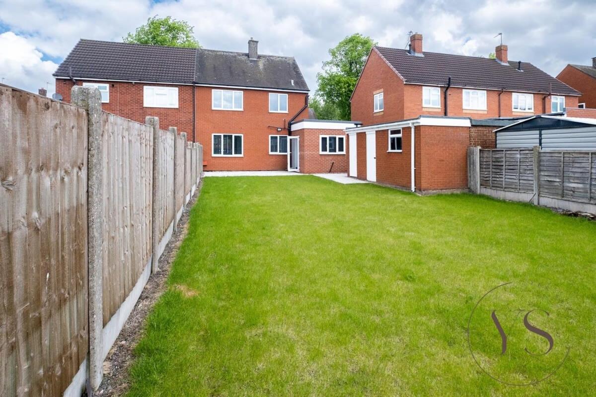 Stylish 3Br Home - Beautiful Garden - Parking West Bromwich Buitenkant foto