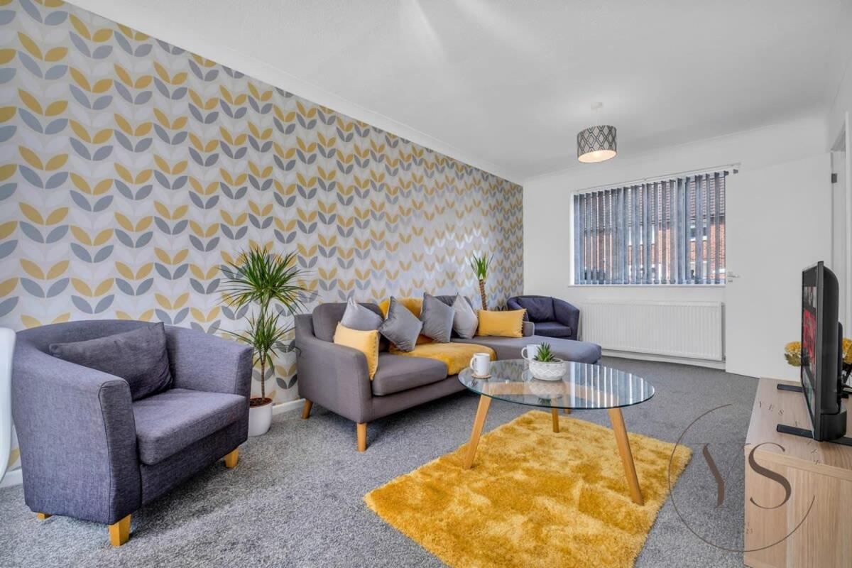 Stylish 3Br Home - Beautiful Garden - Parking West Bromwich Buitenkant foto